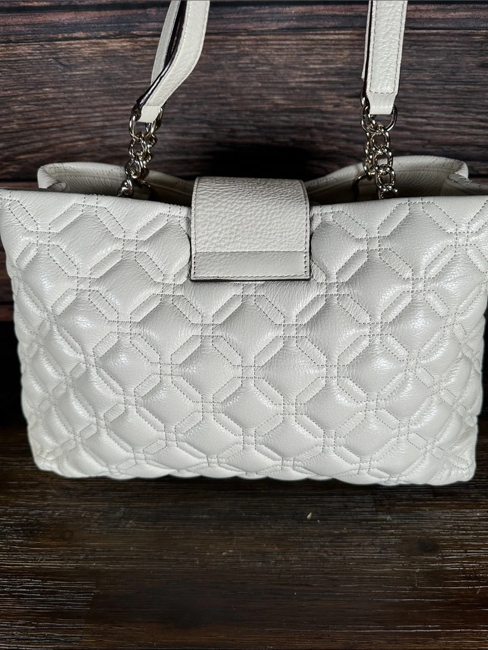 Kate Spade Astor Court Elena shoulder bag in a Cream quilted leather design.